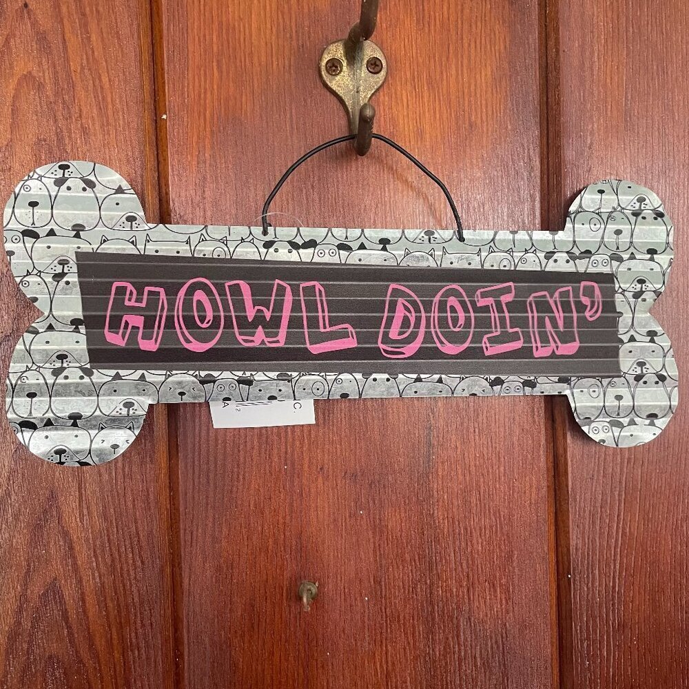 NWT Dog Bone Metal Sign Decor "Howl Doin'"
